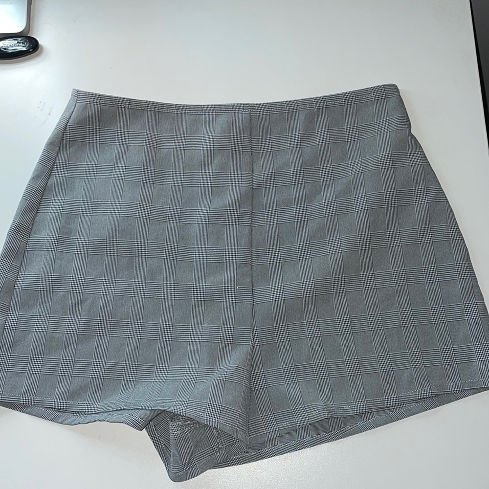 Loose plaid shorts